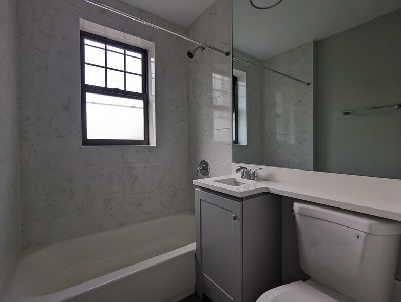 Building Photo - 372 Hazel Ave