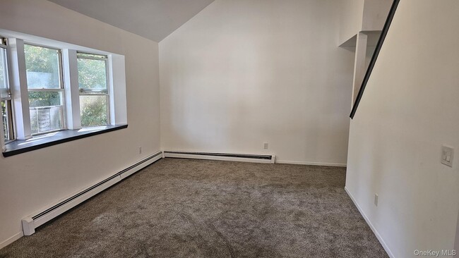 Building Photo - 81 Parkwood Dr