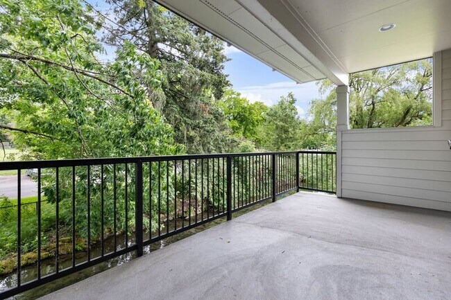 Building Photo - 2220 SE Lambert St