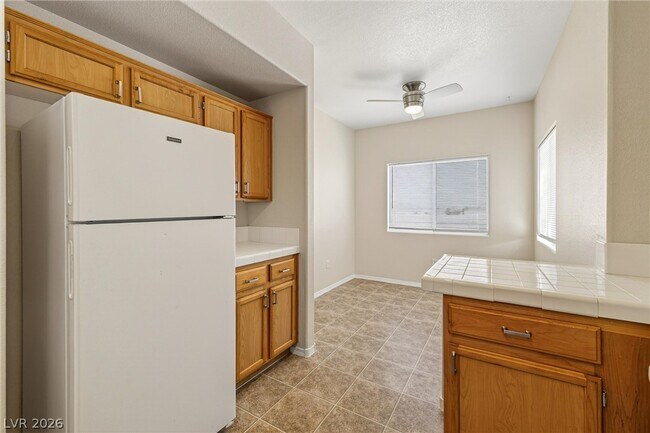 Building Photo - 1050 E Cactus Ave