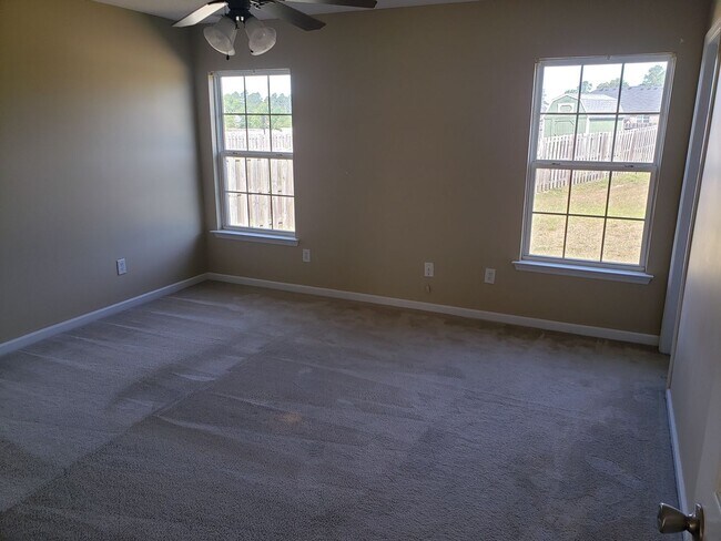 Building Photo - Nice 3 BD/ 2 BA Home