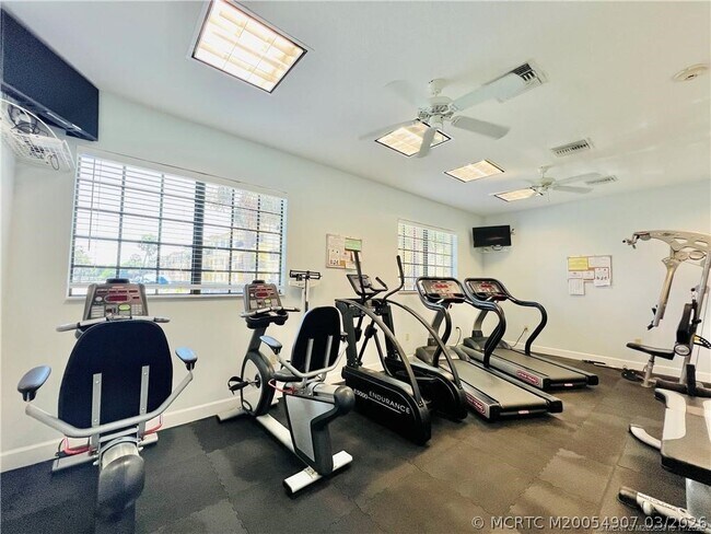 Building Photo - 7410 S Ocean Dr