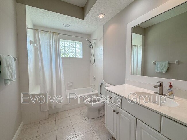 Building Photo - 822 Summer Bay Dr