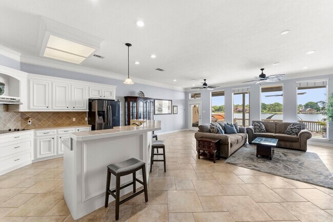 Building Photo - 1208 Lake View Dr