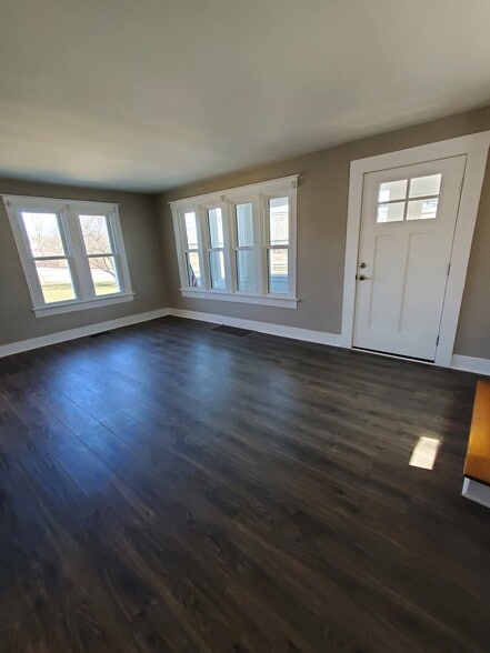 Living room - 213 Main St