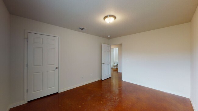 Building Photo - PRICE IMPROVEMENT!!! NOW ONLY $1,350!!!!