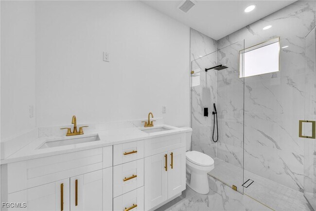 Building Photo - 314 Urbana St