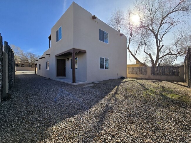 Building Photo - 522B Juniper