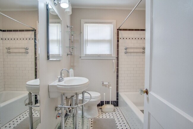 Building Photo - East Pensacola 4BR Home with Loft, Sunroom, Hardwood Floors & Updated Kitchen