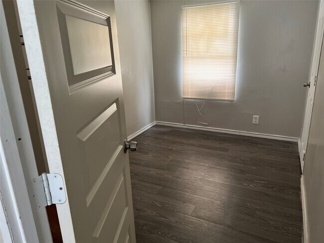 Building Photo - 25083 Billy Lee Dr