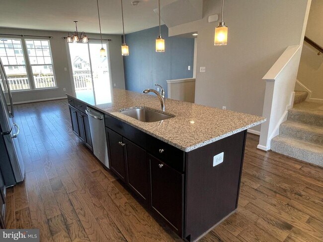 Building Photo - 419 Foxglove Way