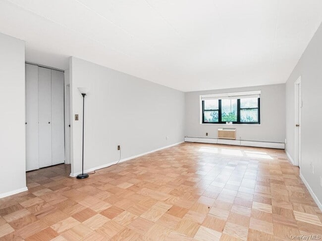 Building Photo - 1085 Warburton Ave