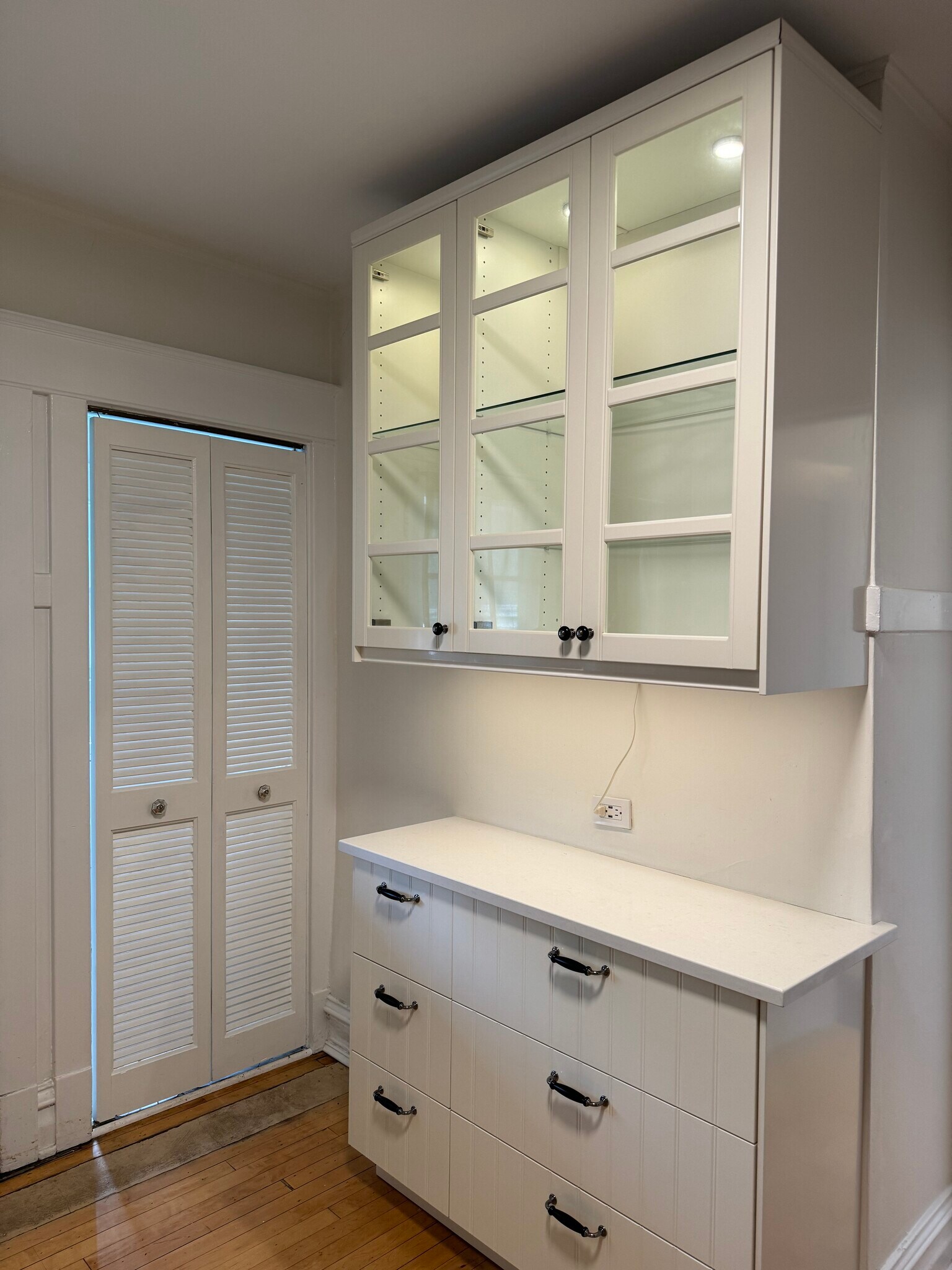 Door closed to laundry - 878 Ash St