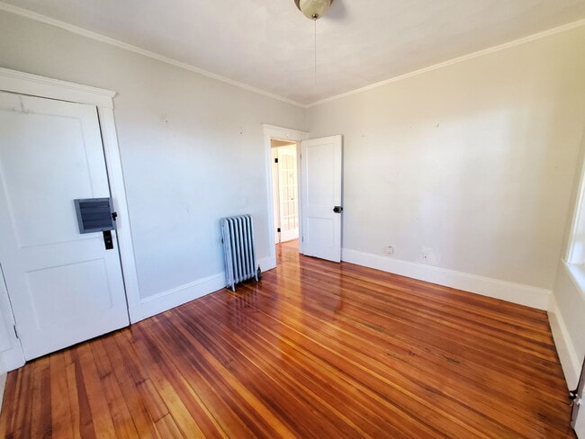 Building Photo - 623 Fellsway