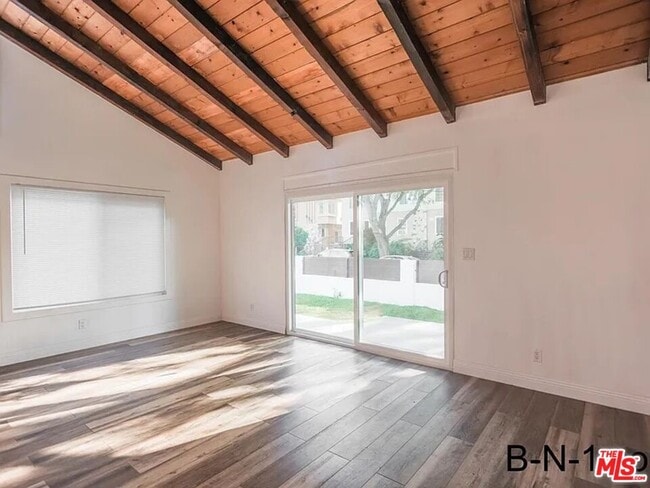 Building Photo - 923 N Stanley Ave