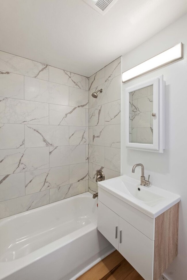 Building Photo - Luxury Rental - Sharpsburg