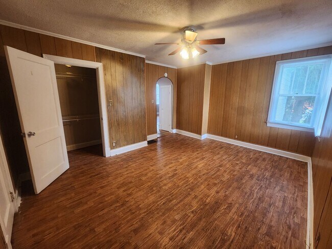 Building Photo - 2 Bedroom Home