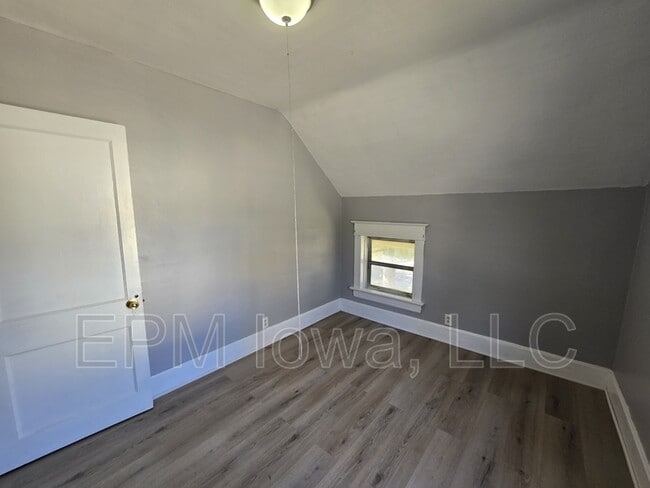 Building Photo - 325 Randall St
