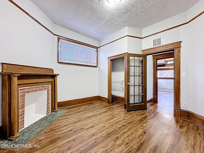 Building Photo - 138 E Duval St