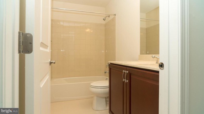 Building Photo - 2 PEACOCK Way