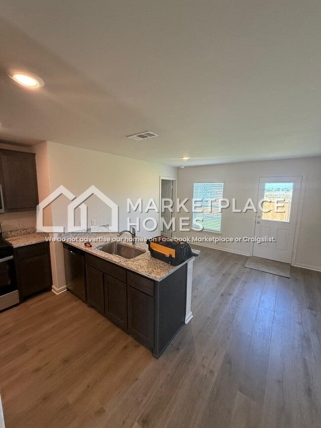 Building Photo - 904 Crimson Wolf Rd