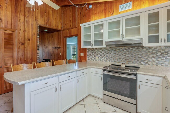Building Photo - 803 Ingle Rd