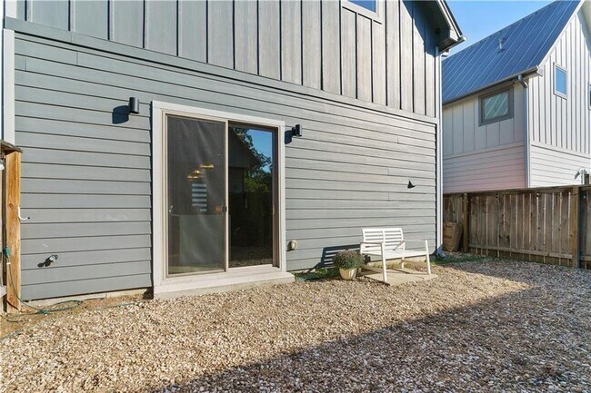 Building Photo - 815 Brazos St