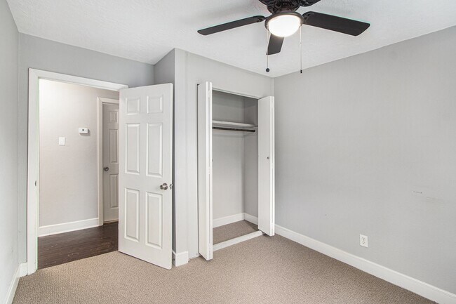 Building Photo - 9414 Rosehaven Dr