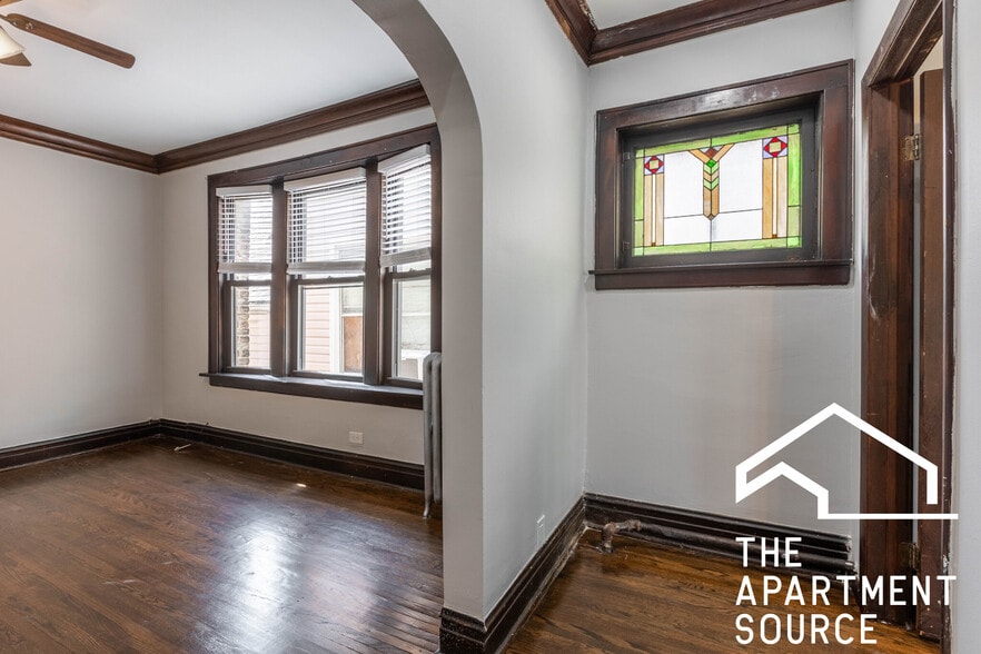 Building Photo - 3823 N Drake Ave