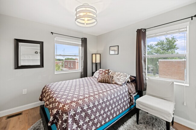 Building Photo - 5519 5th St NE