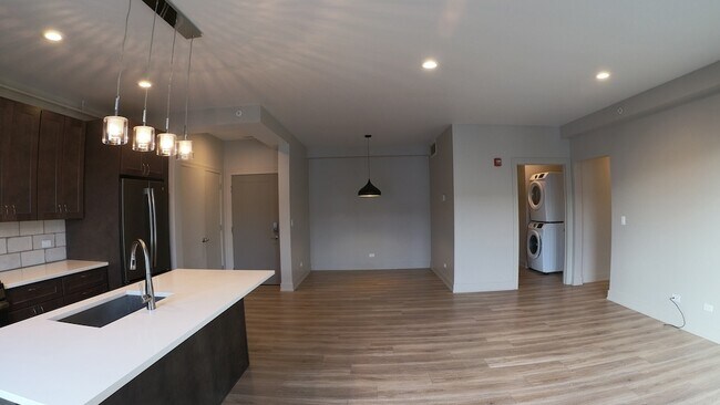 Building Photo - 5001 Prospect Ave