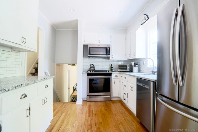 Building Photo - 11 Beechwood Ln