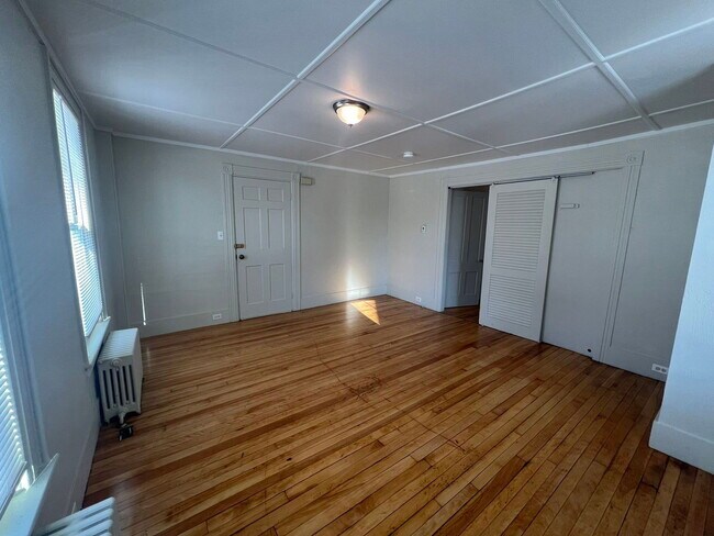 Building Photo - 86-88 N State St