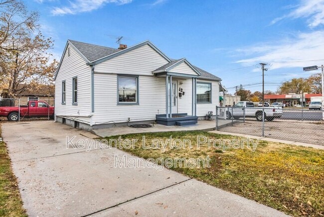 Building Photo - 12 S Lakeview Dr