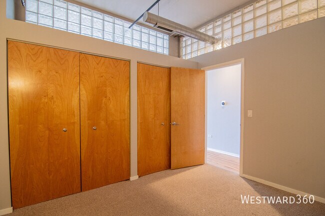 Building Photo - 6 Laflin-808