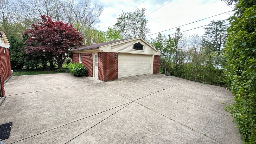 Building Photo - 2518 Savannah Rd