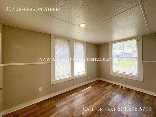 Building Photo - 917 Jefferson St