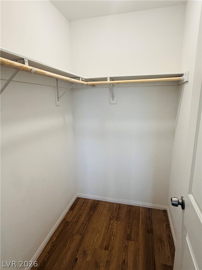 Building Photo - 2021 E Ambush St