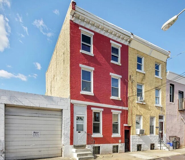 Building Photo - Four Bed Norris Square Home