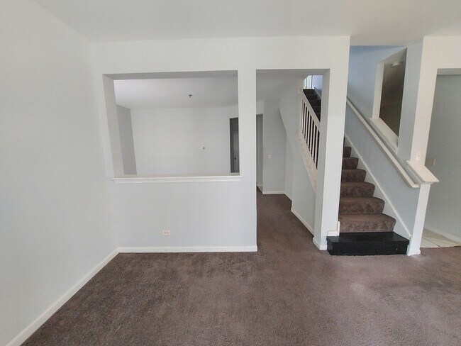 Building Photo - 369 Springmist Ct
