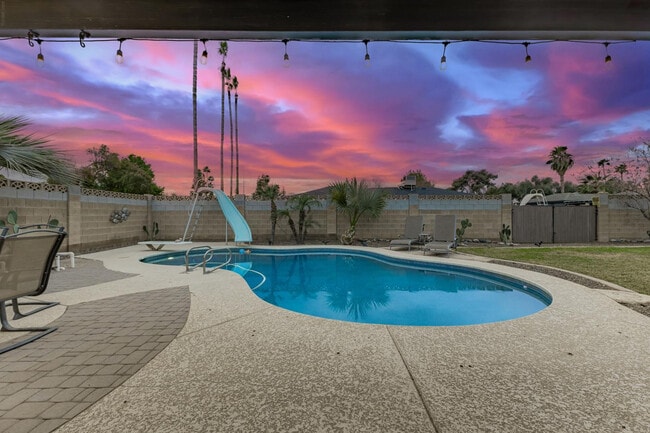 Building Photo - 617 E Ellis Dr