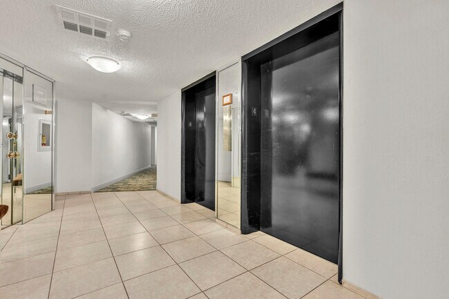 Building Photo - 11930 N Bayshore Dr