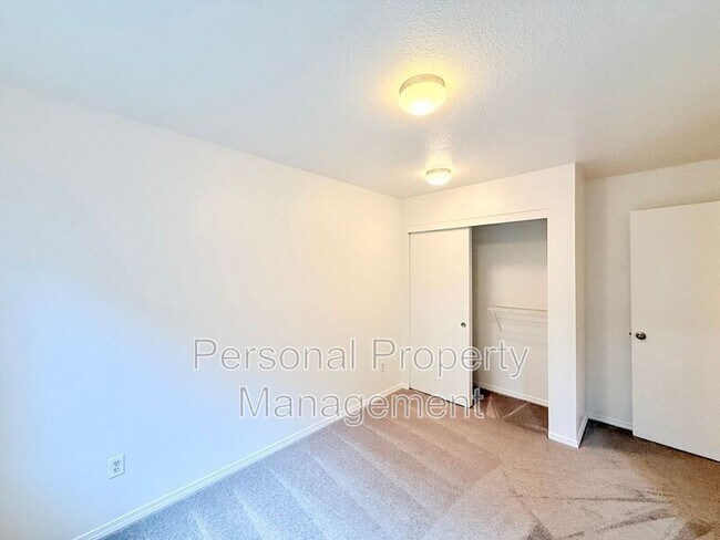 Building Photo - 3412 NE 66th Ave