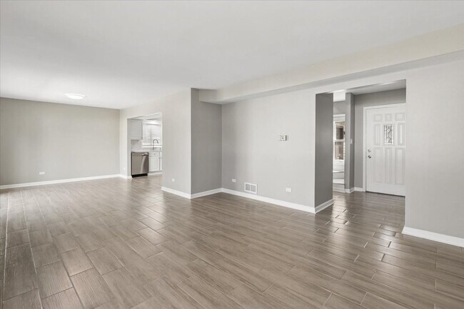 Building Photo - 322 Maple Ln