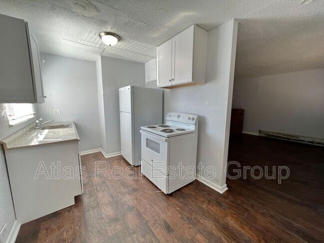 Primary Photo - 9870 E Montview Blvd