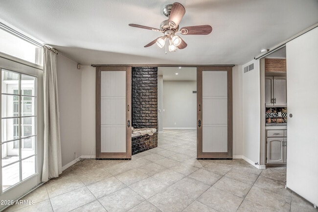 Building Photo - 8647 E Devonshire Ave