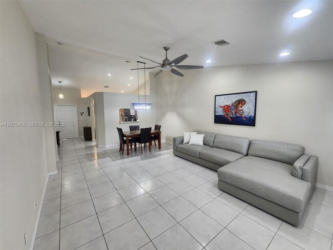 Building Photo - 6053 Heliconia Rd