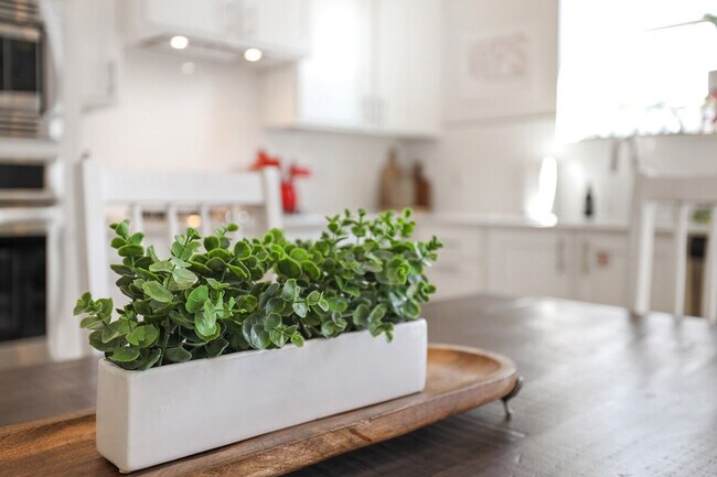 Building Photo - 158 E South St