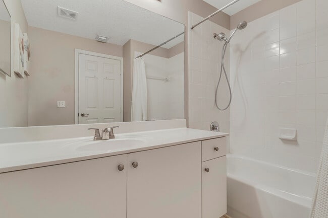 Building Photo - 1152 University Blvd