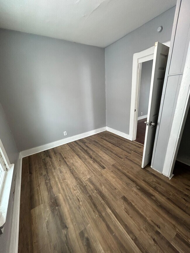 Building Photo - 319 Commercial St